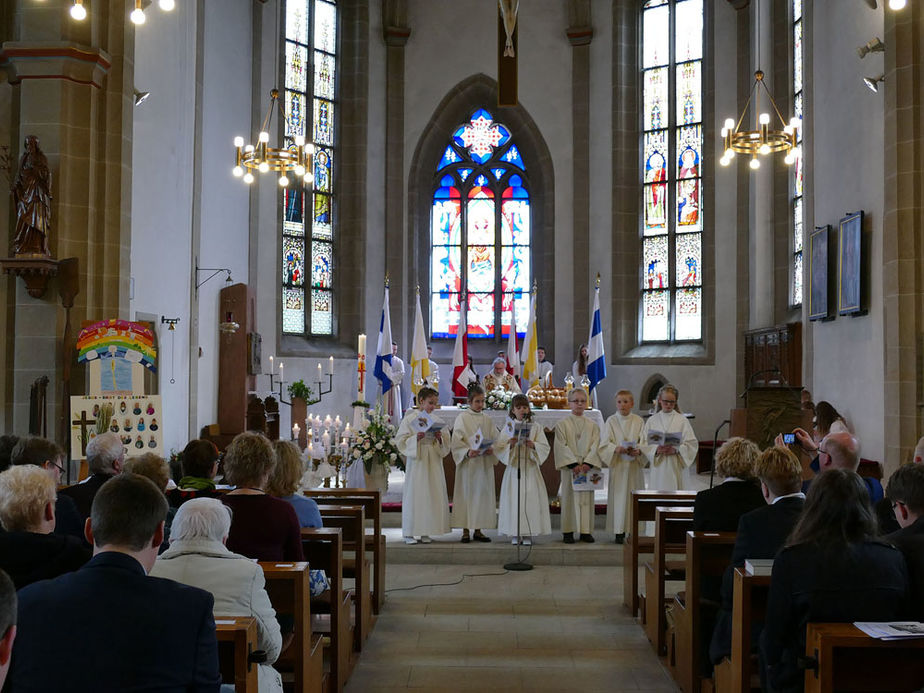 1. Heilige Kommunion in St. Crescentius (Foto: Karl-Franz Thiede)